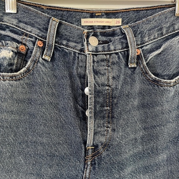 Levi’s Ribcage Straight Distressed Ankle Jean - 26 - Picture 2 of 5